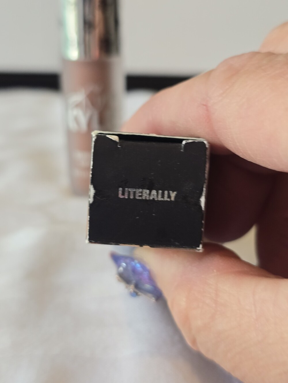 King KYLIE Supple Kiss Lip Glaze - Literally - Picture 5 of 8